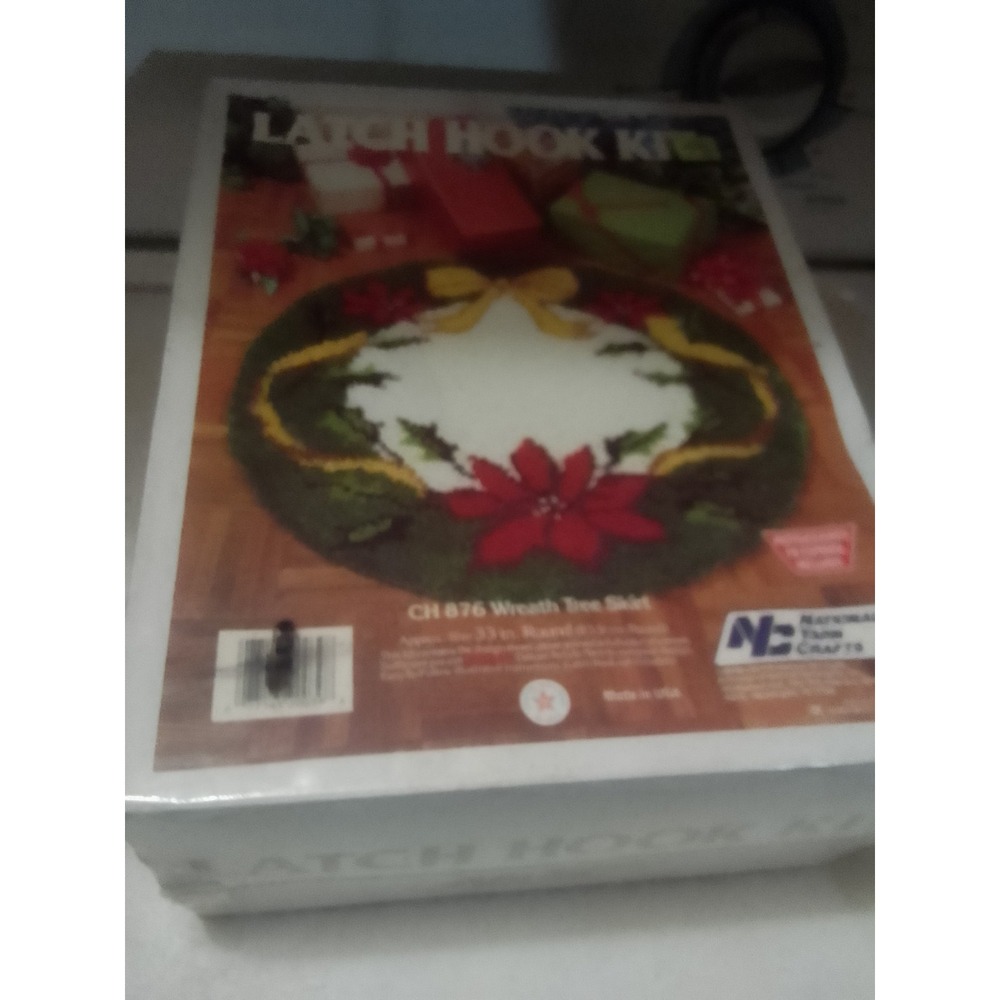 VTG Made In The U.S.A Latch Hook Kit CH 876 Wreath Tree Skirt  App 33" Round - Picture 9 of 9